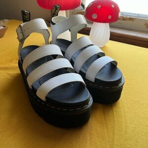 Dr. Martens - NEW - sz 9